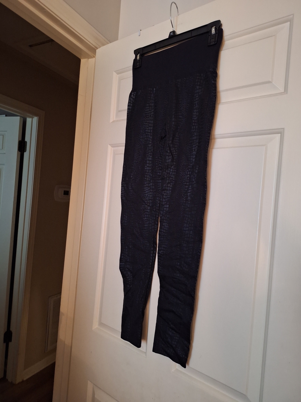 Tahari Black Textured High-Waist Leggings